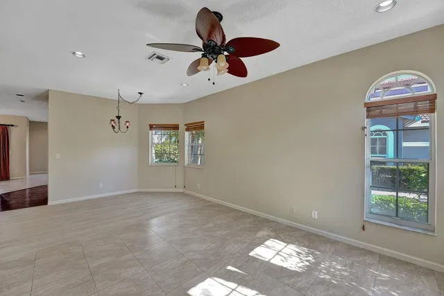  Residence photo 11