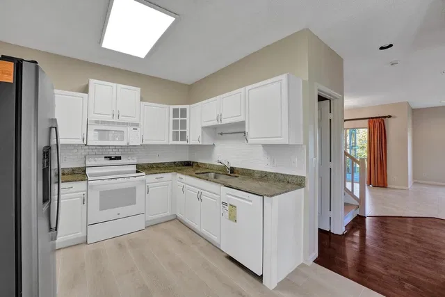  Residence photo 12