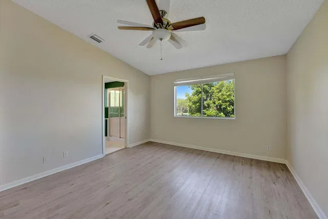  Residence photo 24