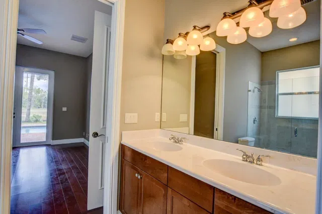 Residence photo 25