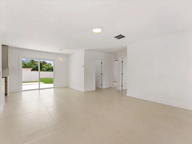  Residence photo 8