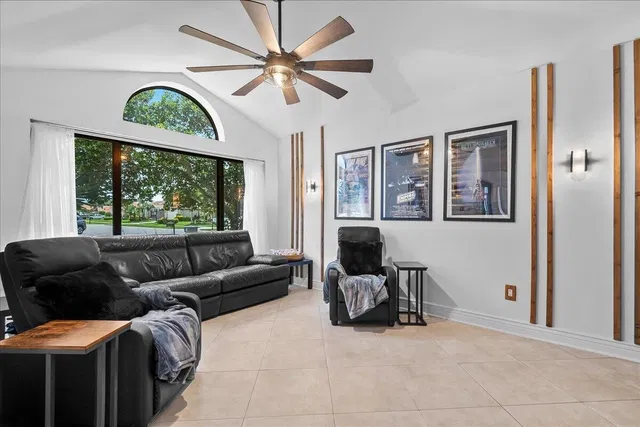Residence photo 3