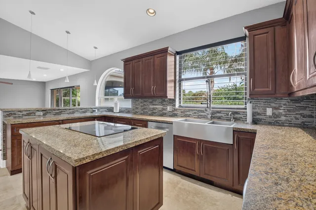 Boca Isles Residence photo 25