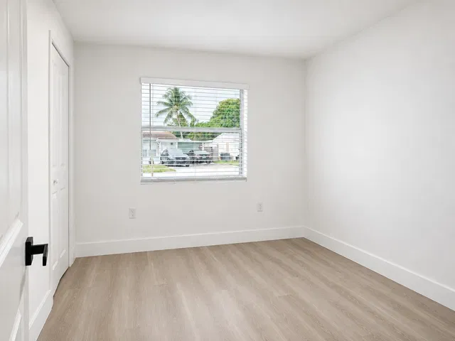 Residence photo 12