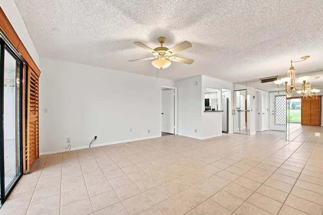 Unit 448 photo 5
