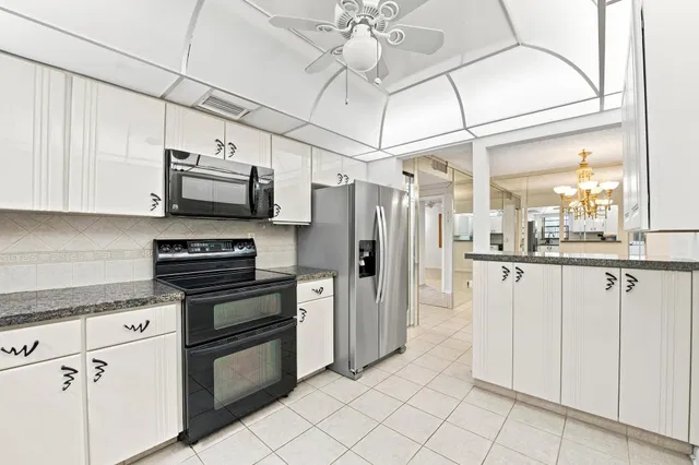 Unit 448 photo 11
