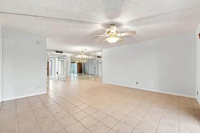 Unit 448 photo 20