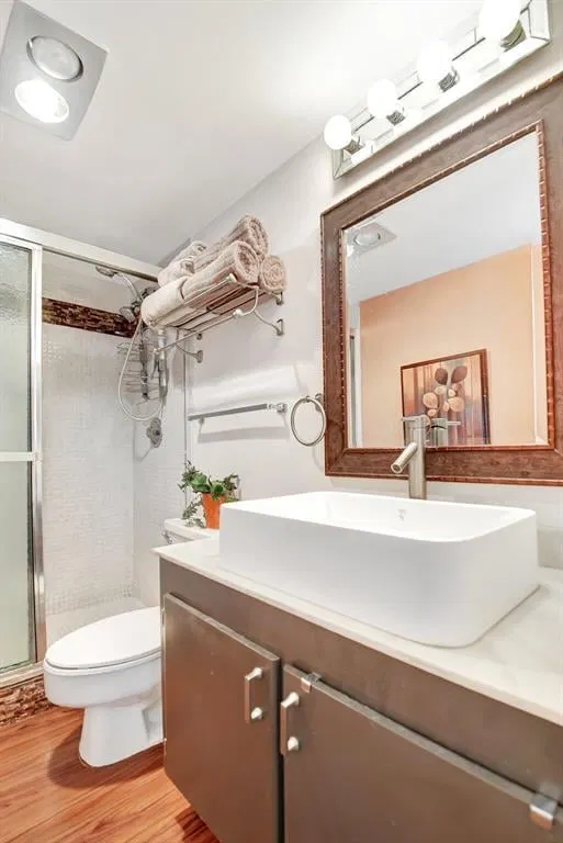 Unit 307 photo 27