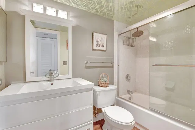 Unit 307 photo 23