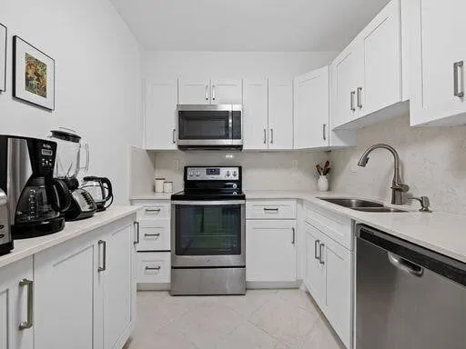 Unit 405 photo 4