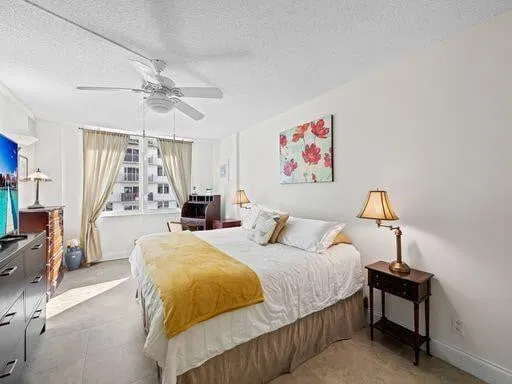 Unit 405 photo 11