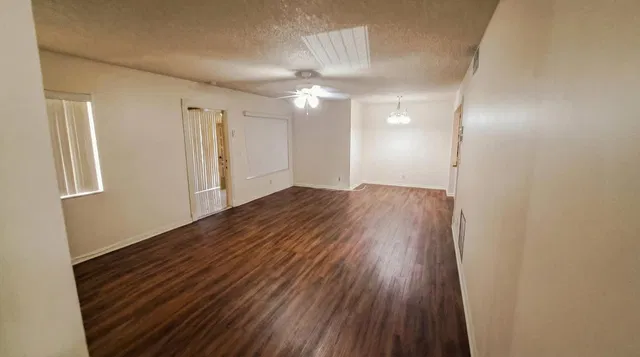 Unit B-2 photo 5