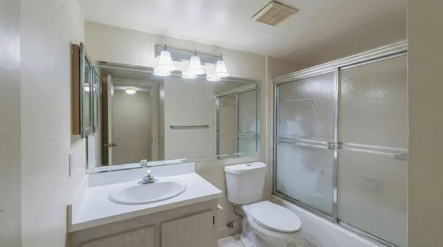 Unit B-2 photo 6