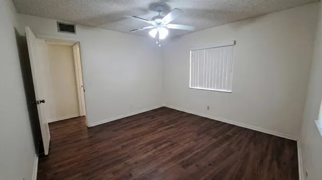 Unit B-2 photo 8
