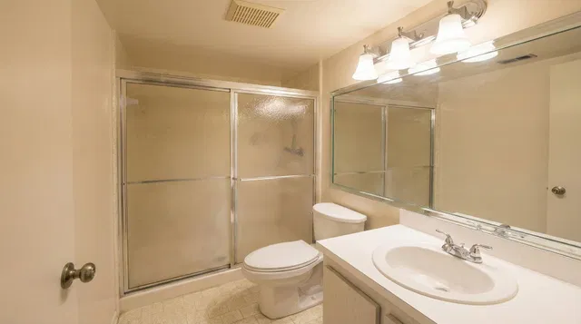 Unit B-2 photo 9