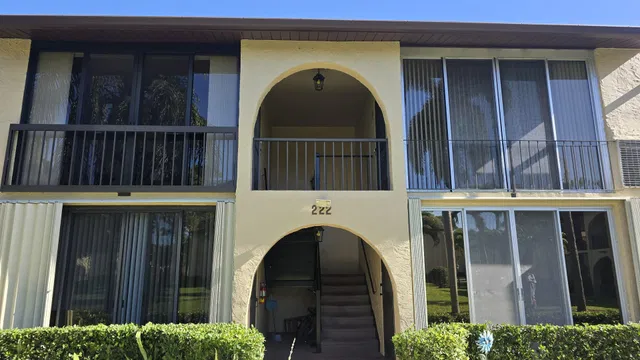 Unit B-2 photo 11