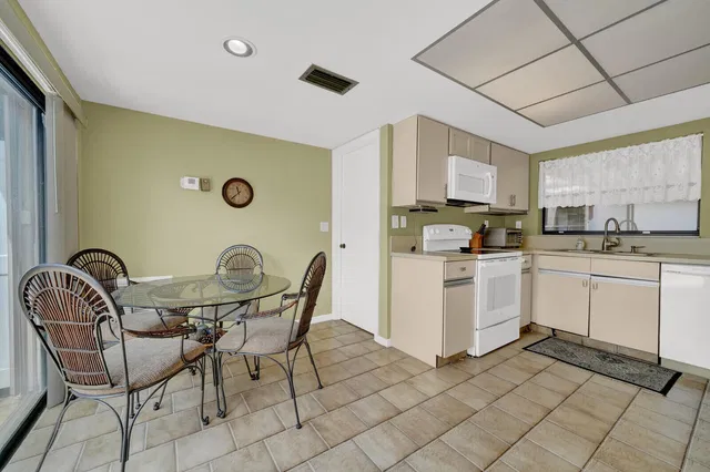  Residence photo 4