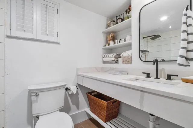  Unit 208 photo 12