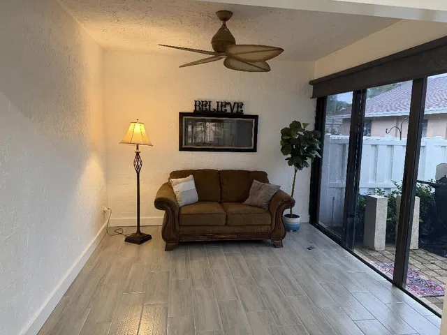 Residence photo 2