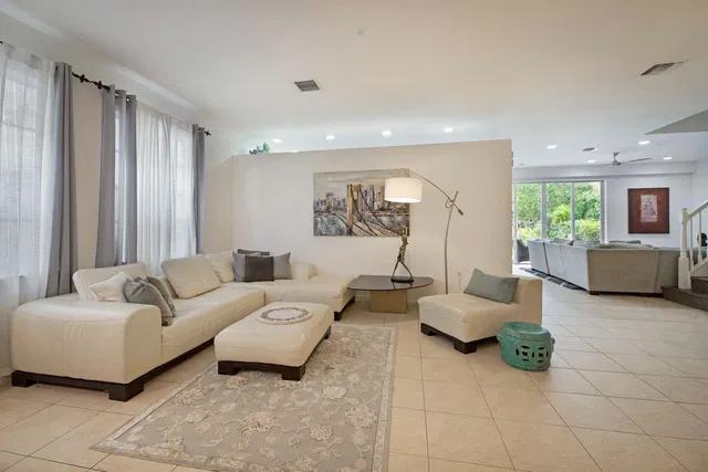 Residence photo 11