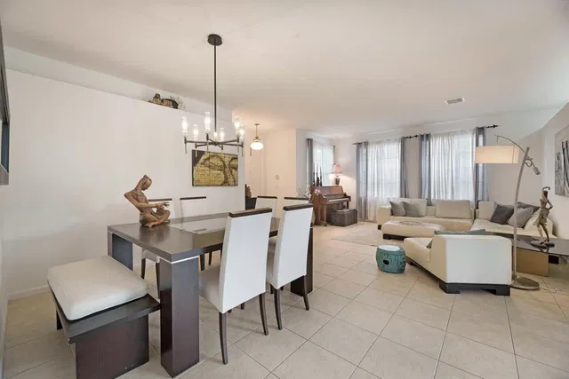 Residence photo 12
