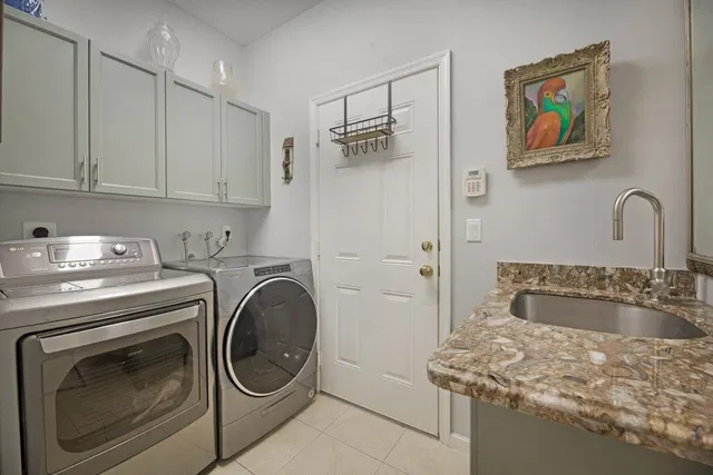 Residence photo 32