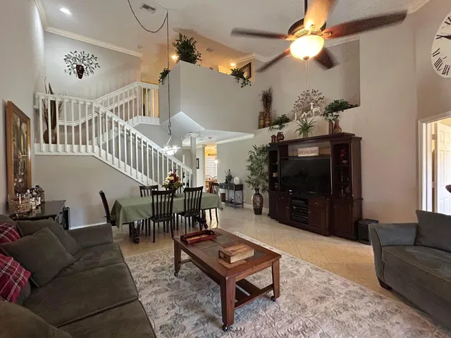 Residence photo 5