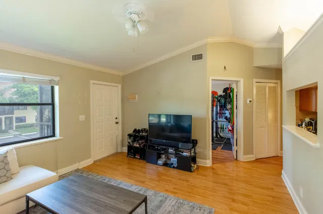 Unit 204 photo 3
