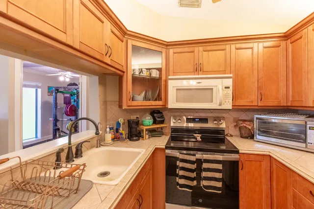 Unit 204 photo 5