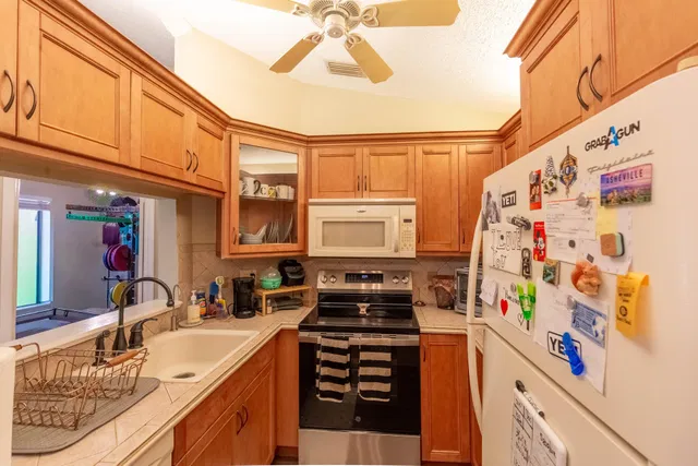 Unit 204 photo 6