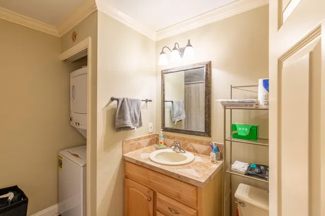 Unit 204 photo 9