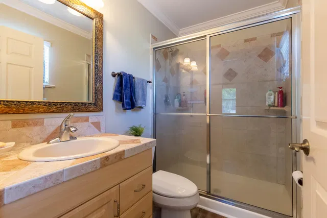 Unit 204 photo 11