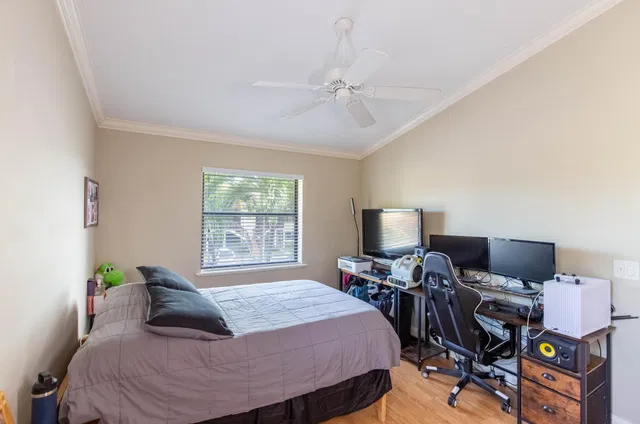 Unit 204 photo 12