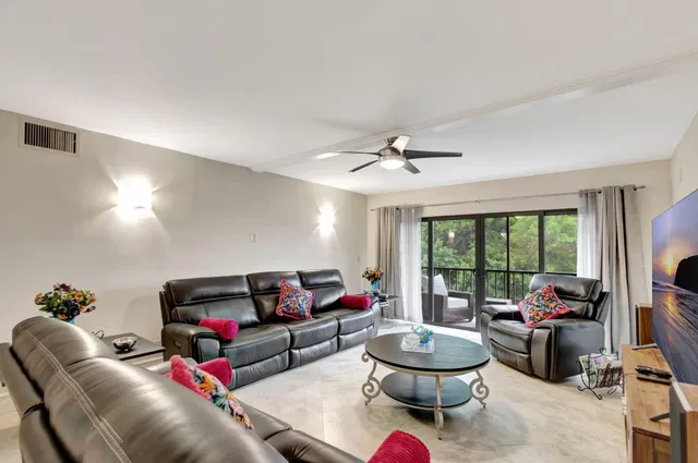 Unit 403 O photo 18