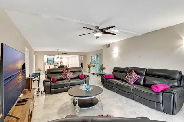 Unit 403 O photo 20