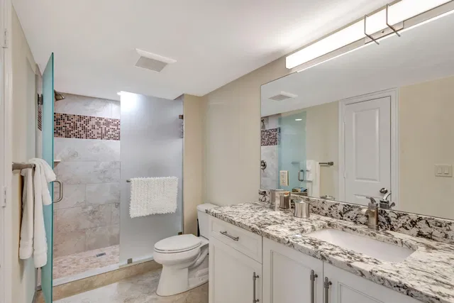 Unit 403 O photo 28