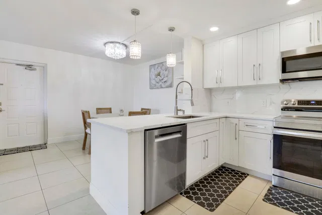 Unit E2 photo 17