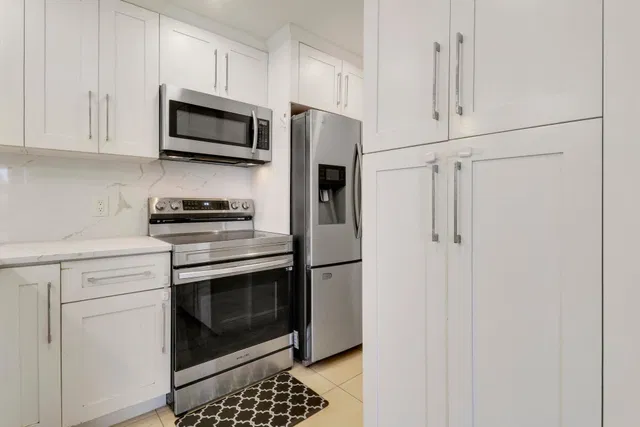 Unit E2 photo 19