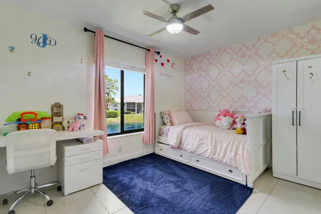 Unit E2 photo 23