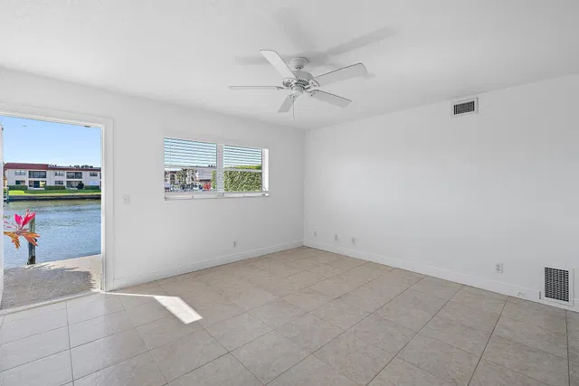 Unit Apt 107 photo 16