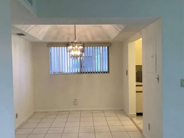 Unit 246 photo 4