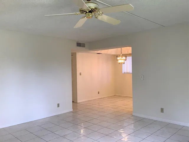 Unit 246 photo 5