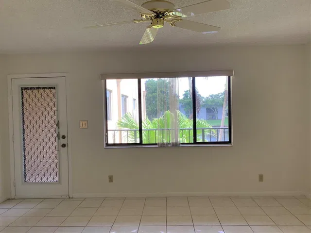 Unit 246 photo 7