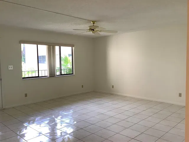 Unit 246 photo 8