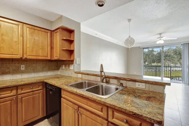 Unit 1508 photo 13