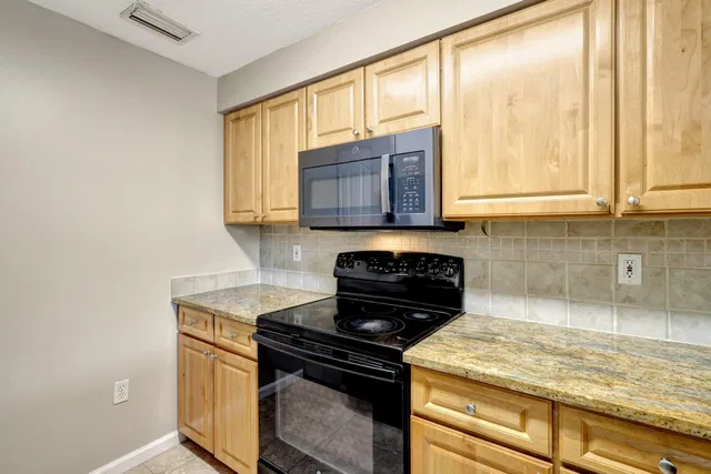 Unit 1508 photo 14