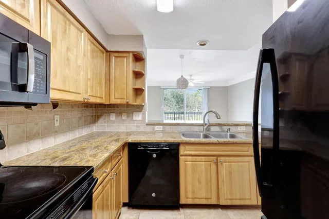 Unit 1508 photo 15