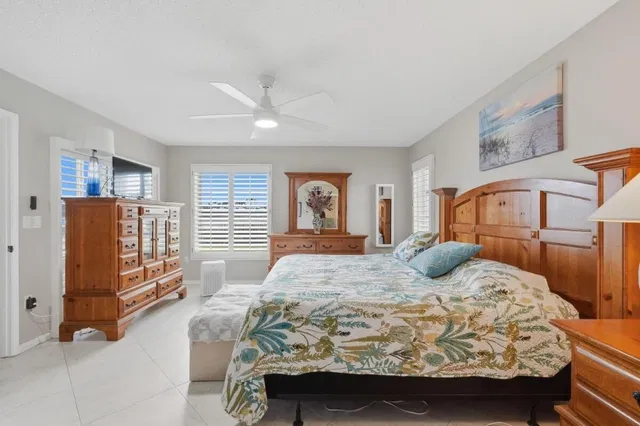 Unit 108 photo 18