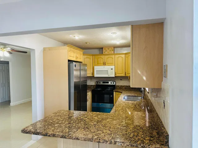 Residence photo 12