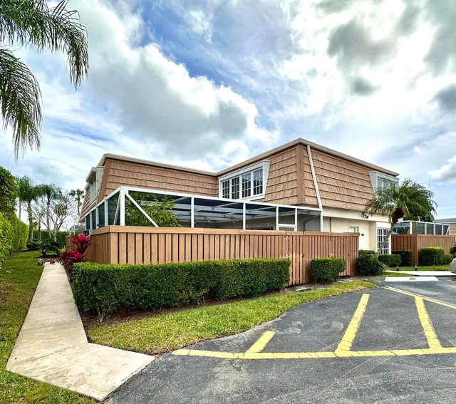 Residence photo 2